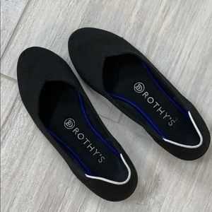 Black round toe Rothy’s